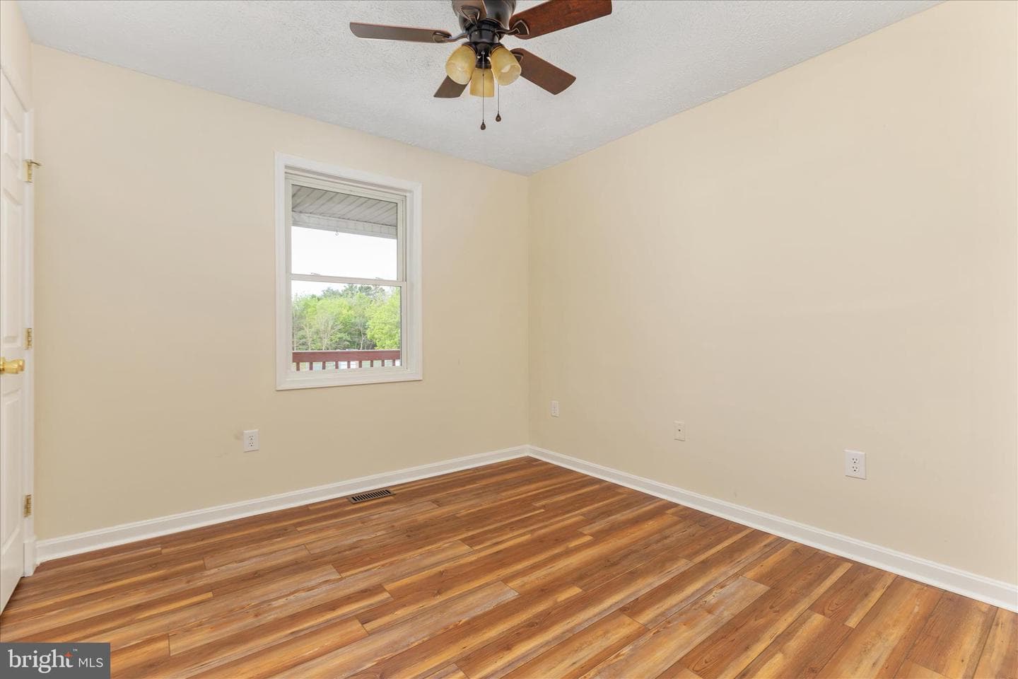 329 Wise Avenue photo 19