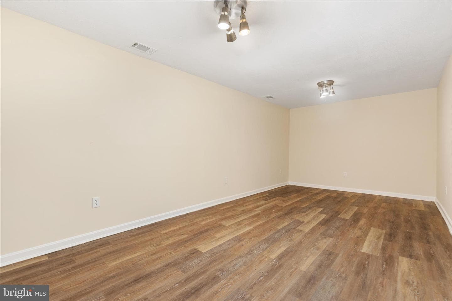 329 Wise Avenue photo 22