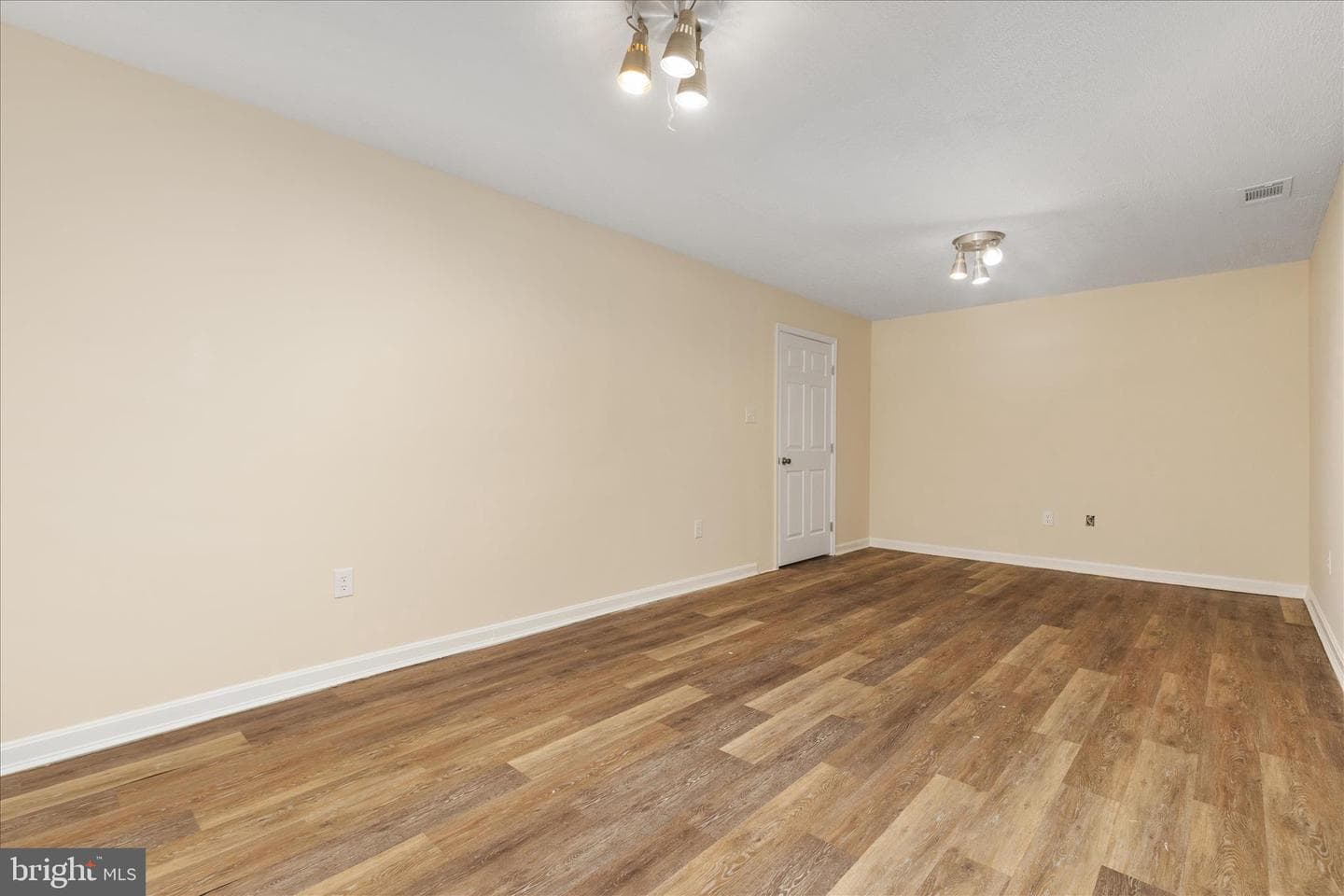 329 Wise Avenue photo 23