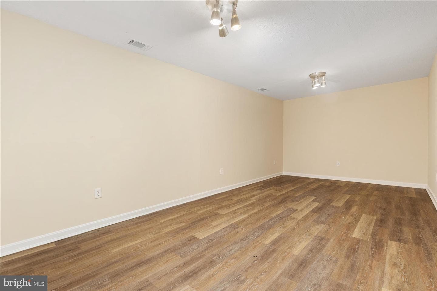 329 Wise Avenue photo 24