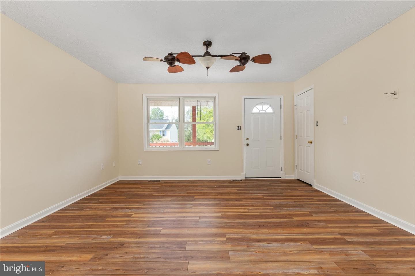 329 Wise Avenue photo 5