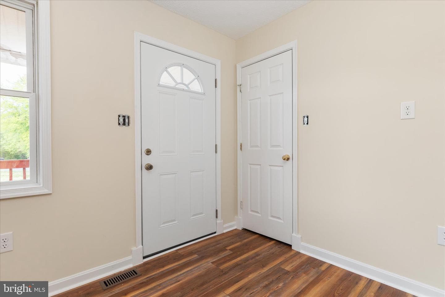329 Wise Avenue photo 6