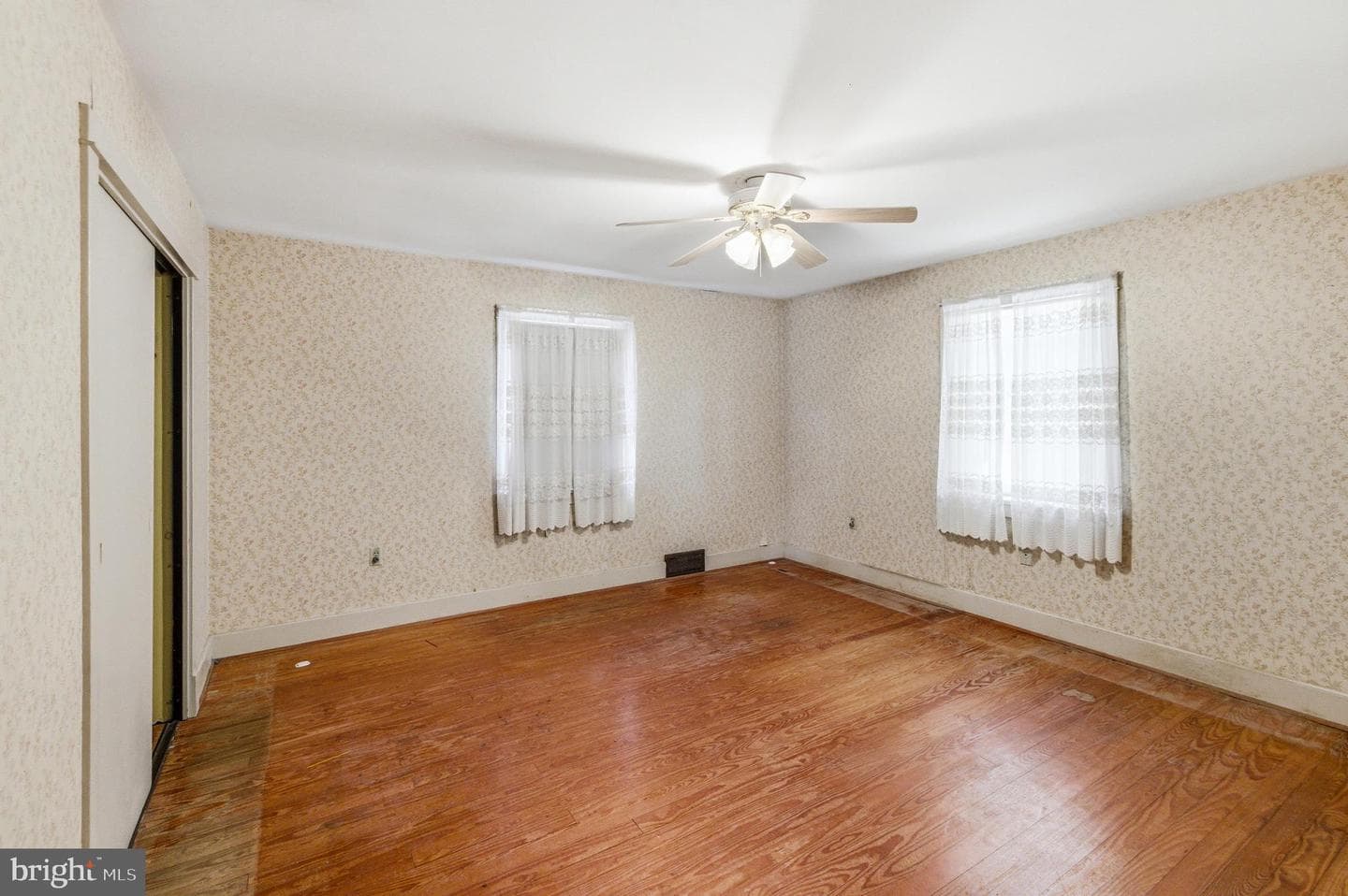 117 S Grove Avenue photo 23