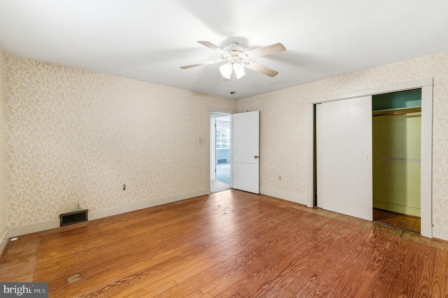 117 S Grove Avenue photo 24