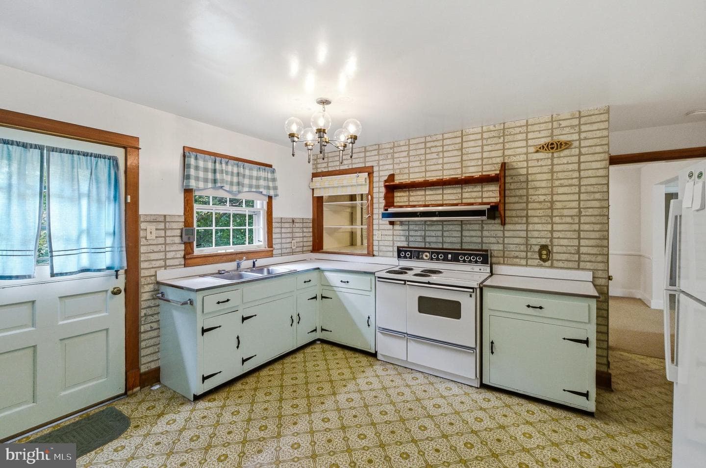 117 S Grove Avenue photo 4