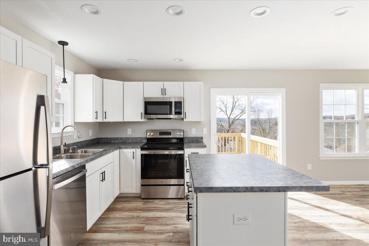 209 East Locust Street photo 8