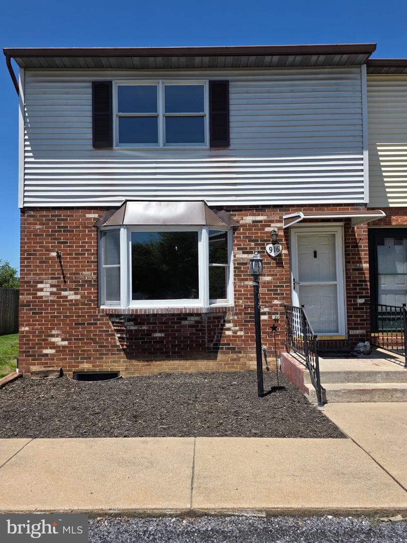 916 Hilltop Drive, Woodstock