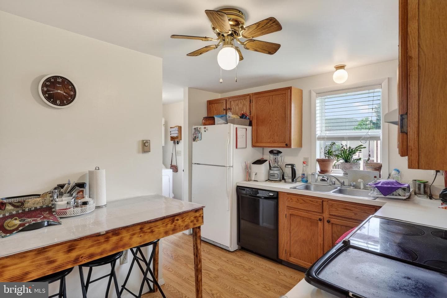 5821 Robin Street photo 9