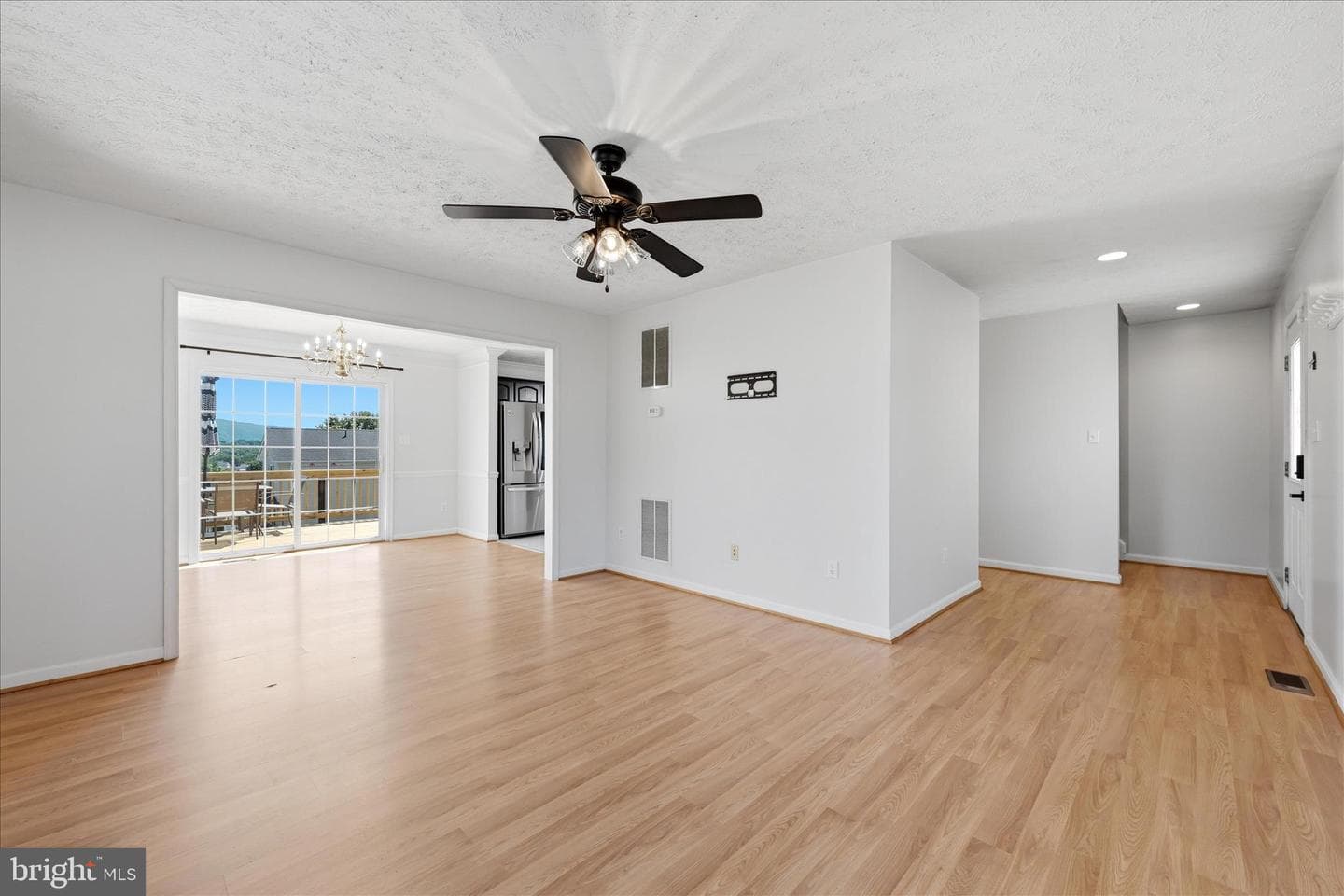556 Thompson Street photo 15