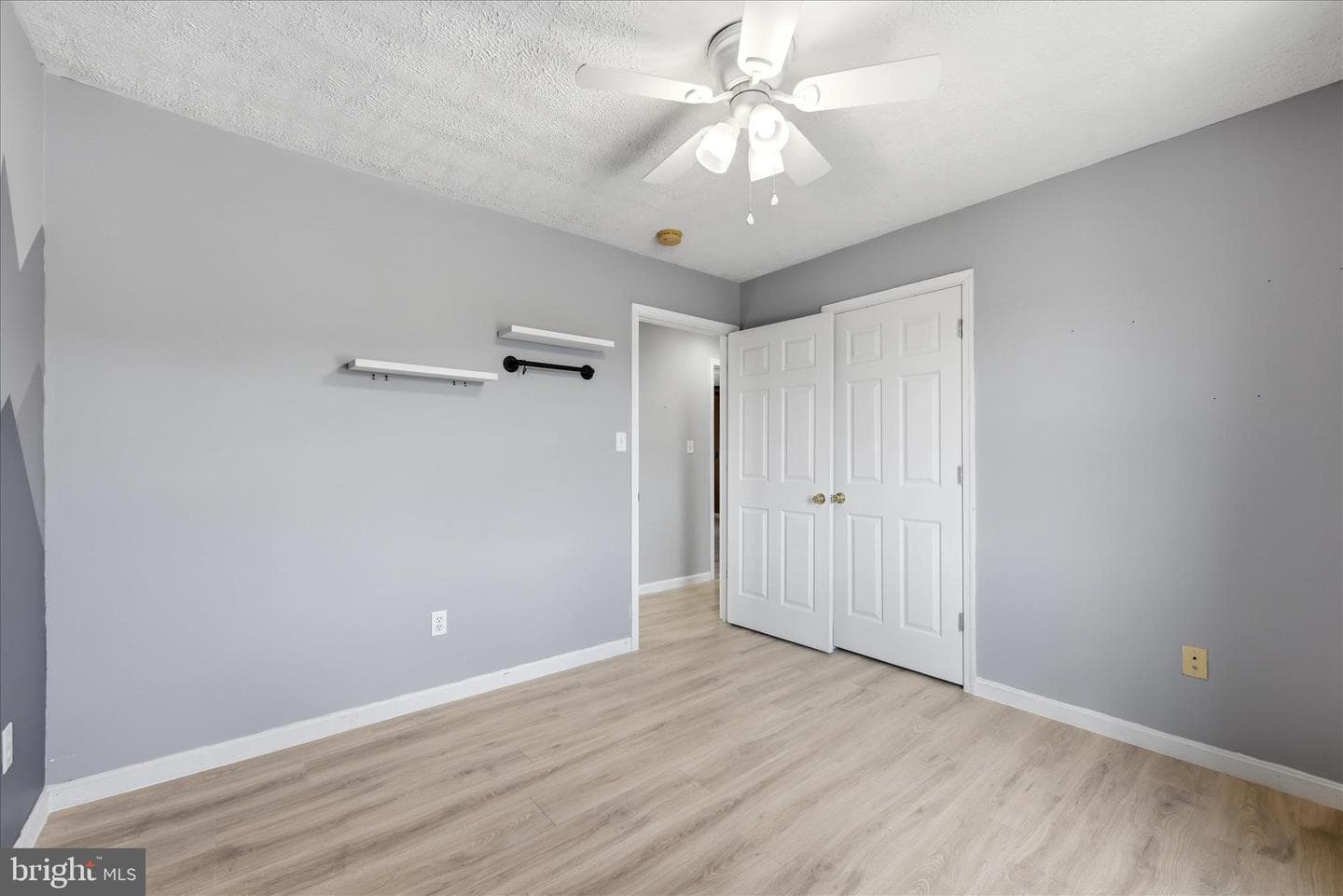 556 Thompson Street photo 27