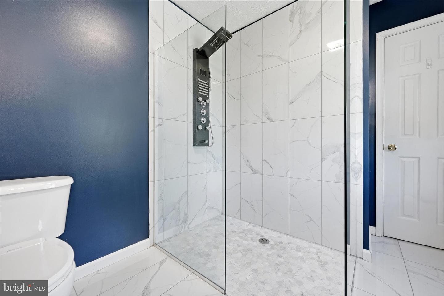 556 Thompson Street photo 33