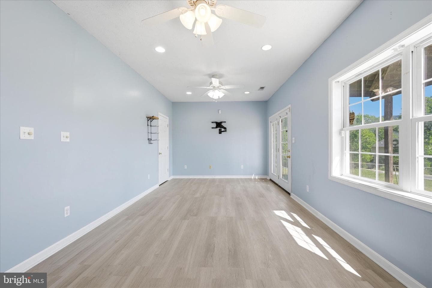 556 Thompson Street photo 39