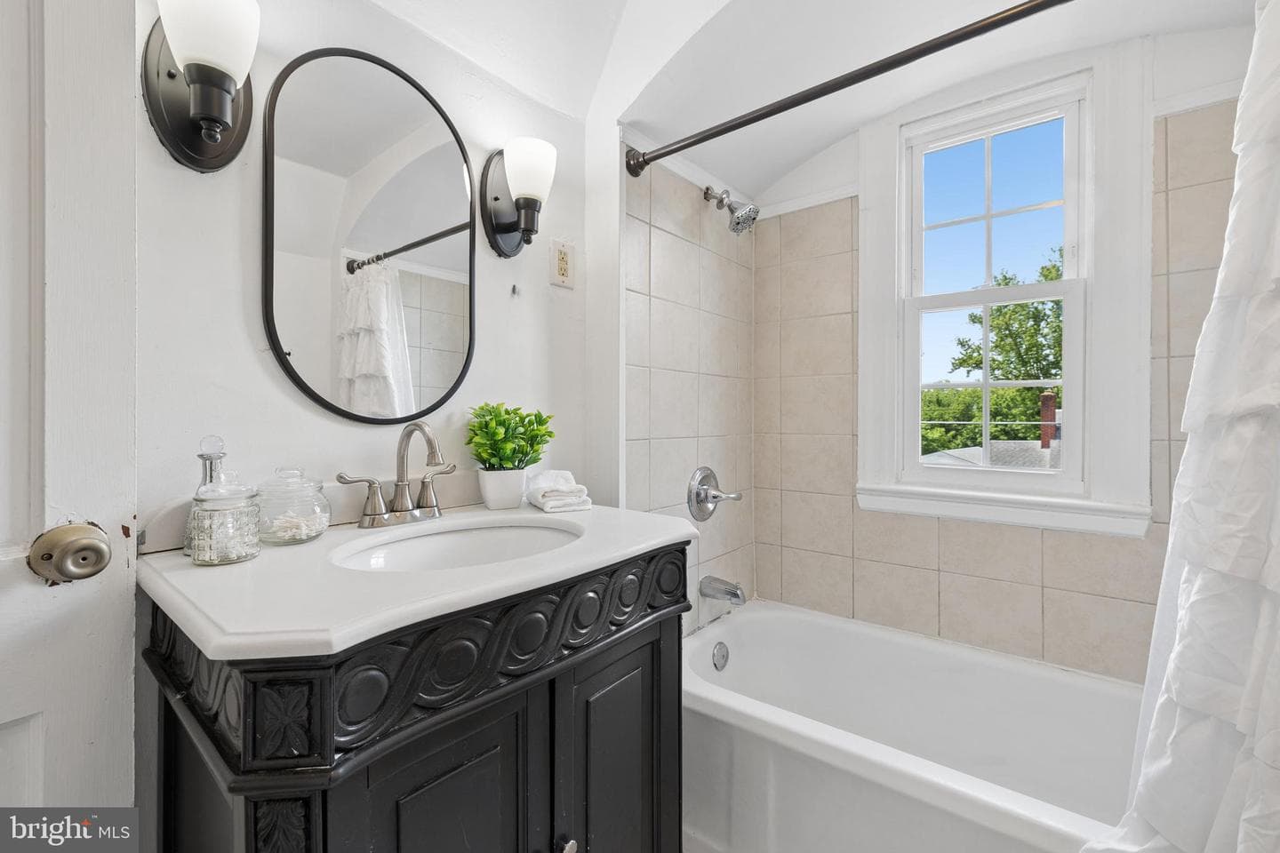 564 Orchard Street photo 28