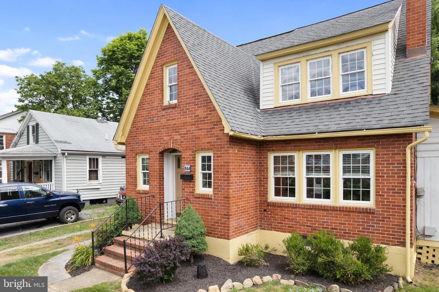 564 Orchard Street photo 44
