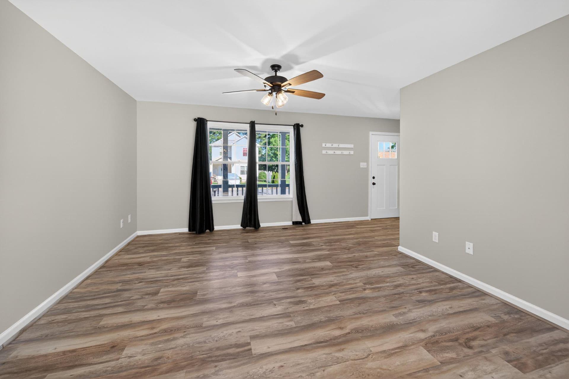 207 S Loudoun Street photo 9