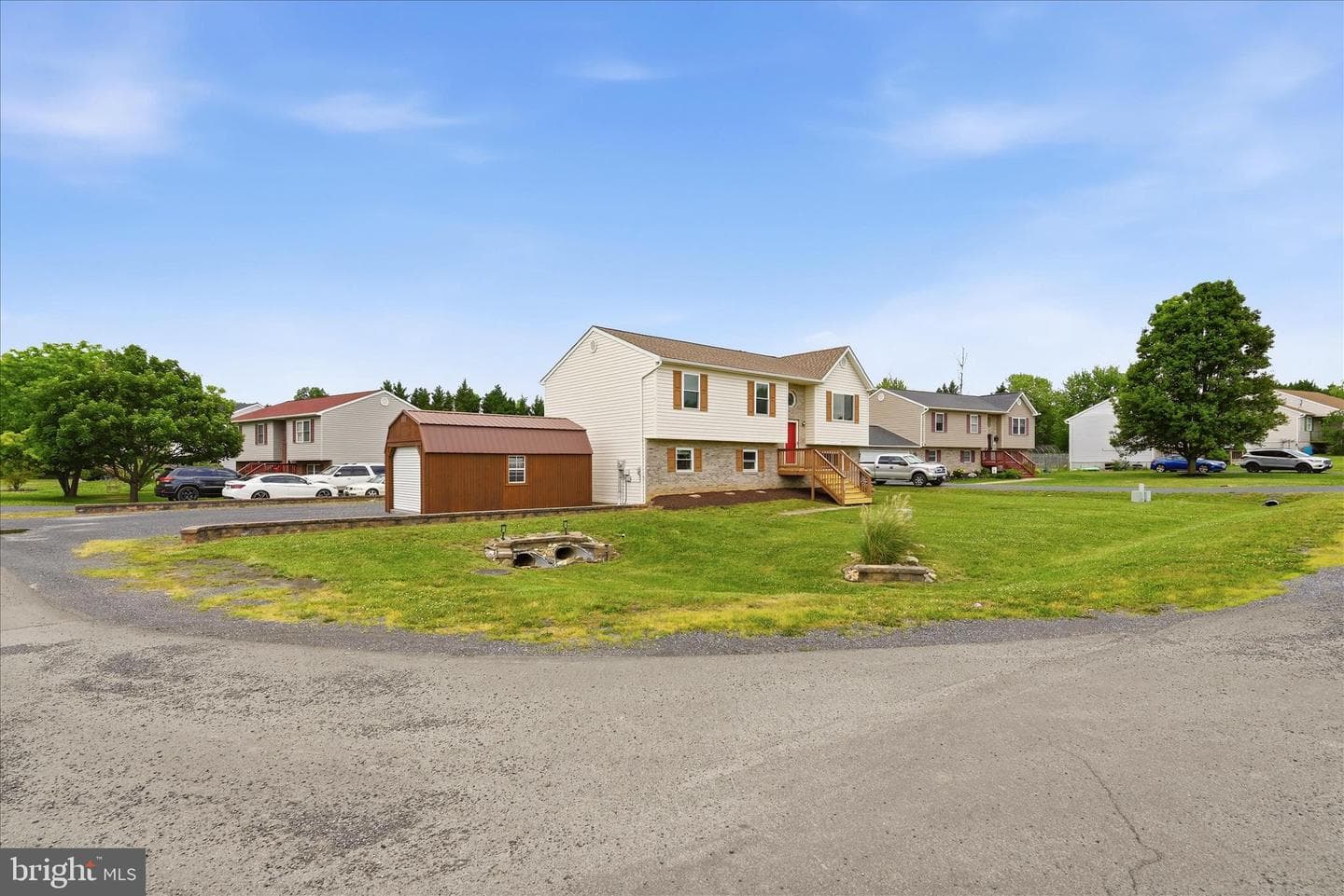 252 Wise Avenue photo 4
