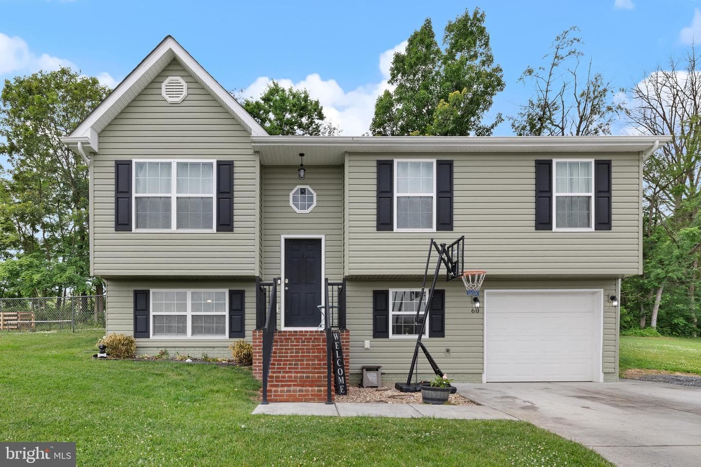 60 Lilleigh Court photo 1