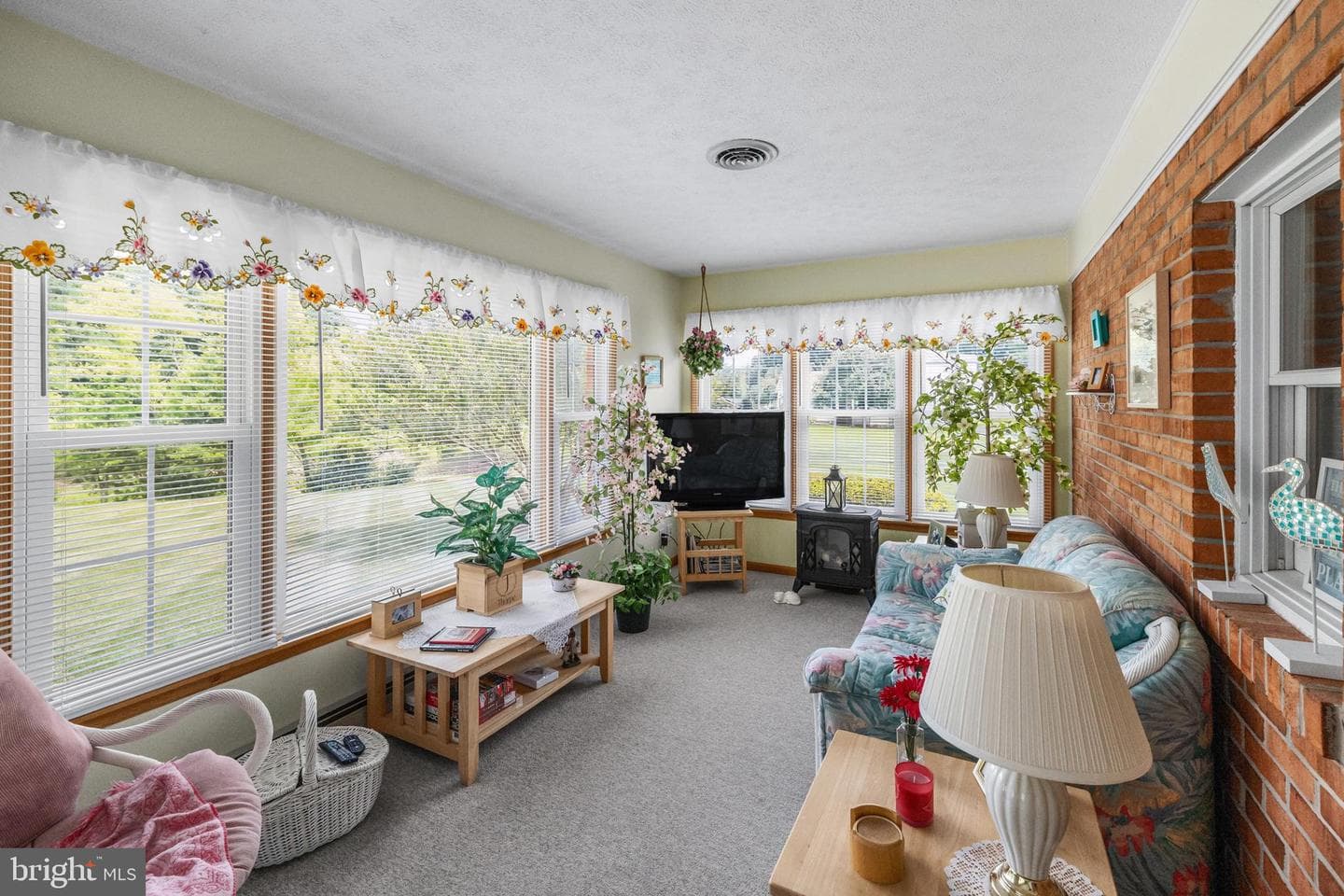 908 Jonathan Street photo 44