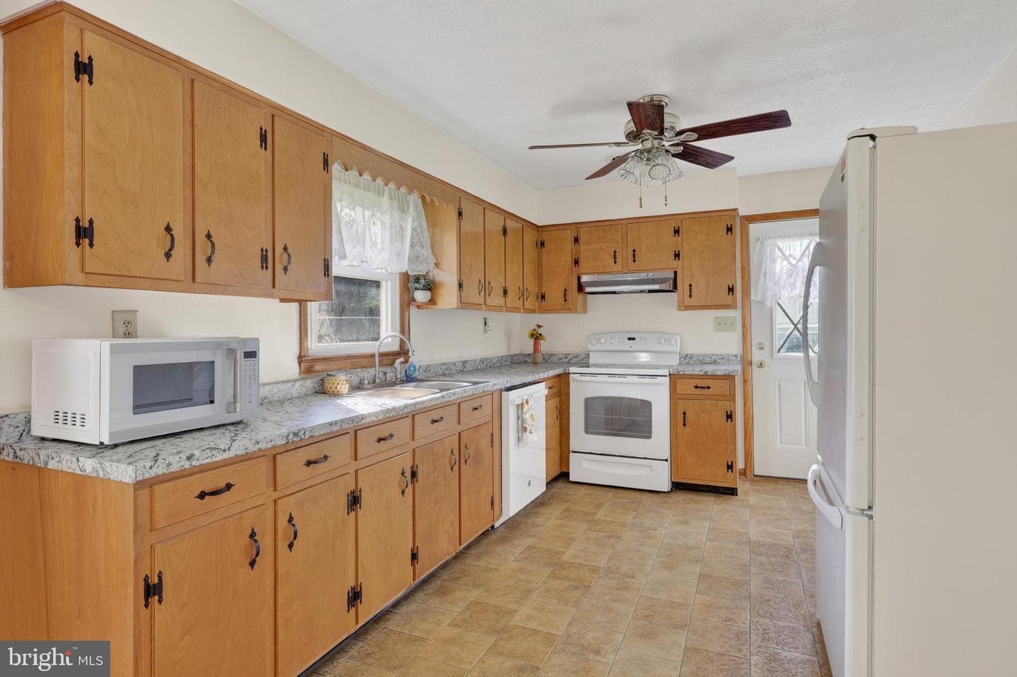 1638 Hahns photo 19