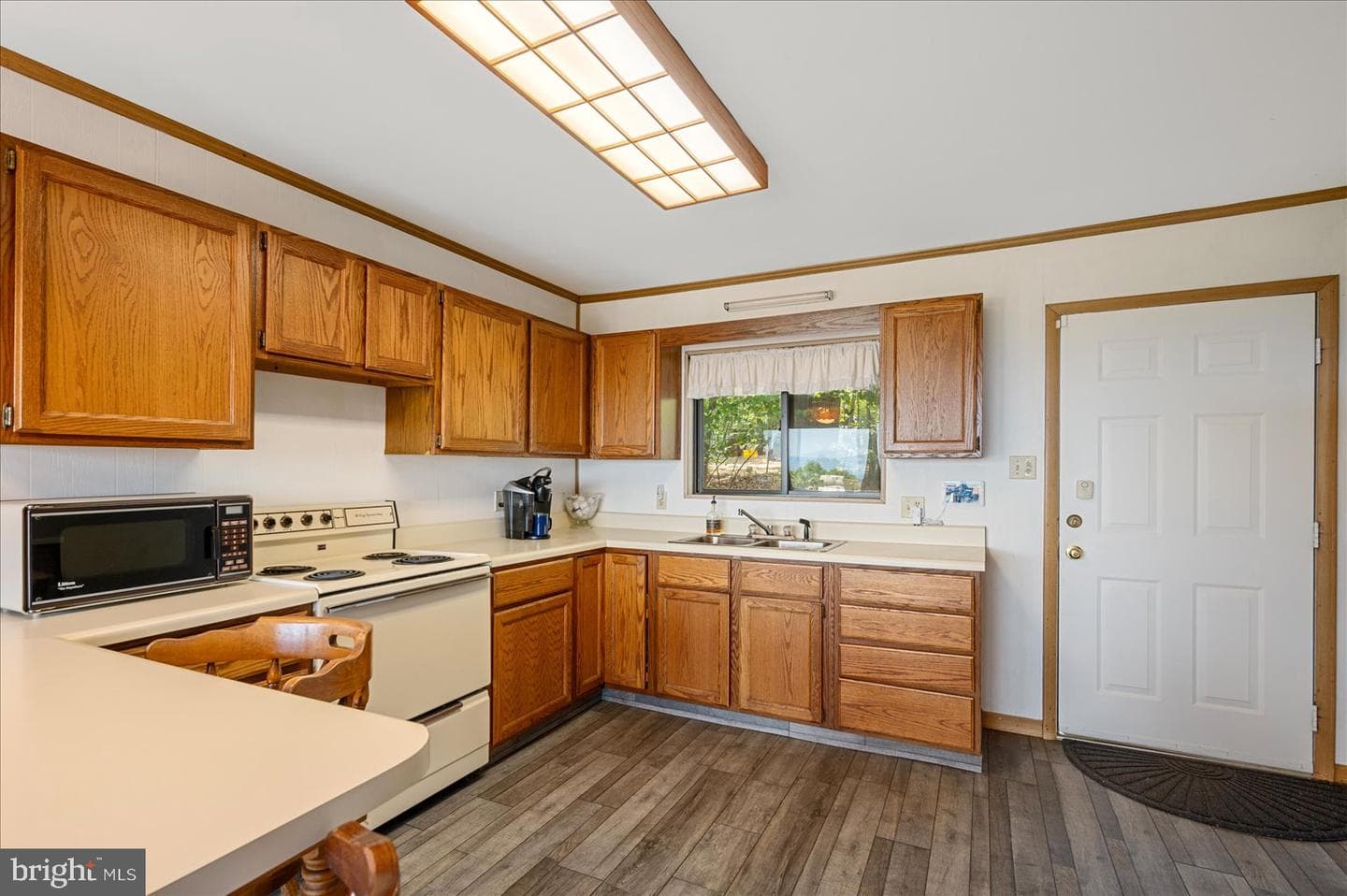 685 N Maple photo 3