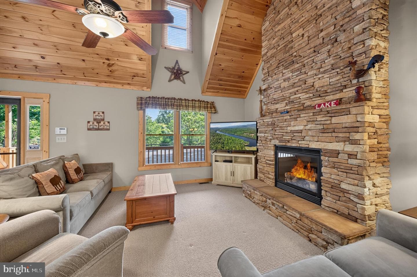 14 Vickie Way photo 13