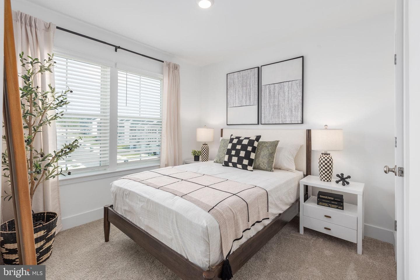 460 Sophie Street photo 28