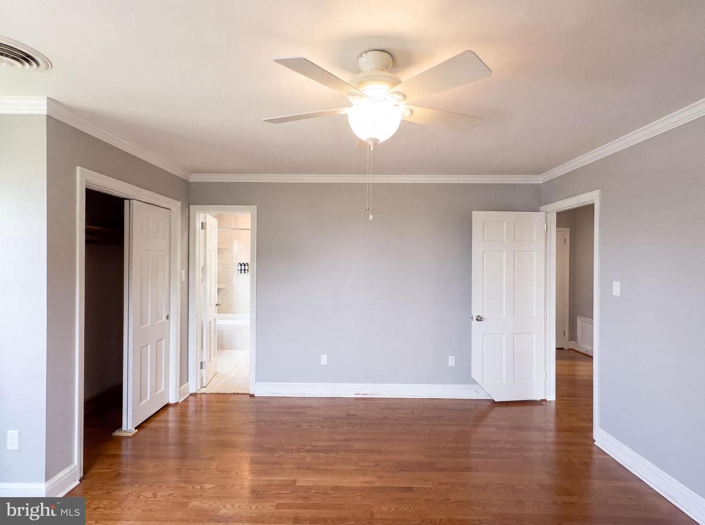 494 Walton Street photo 13