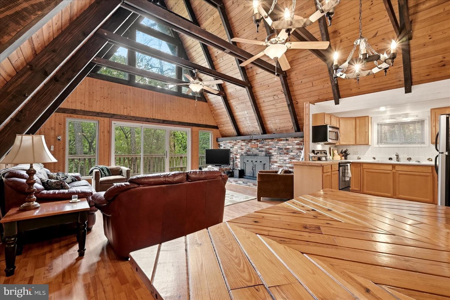 863 Lee Road photo 1