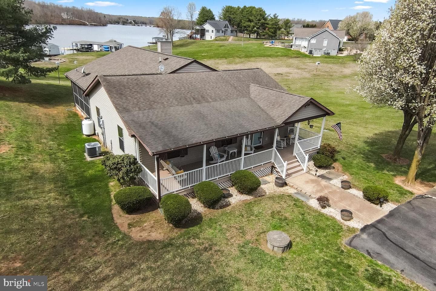6734 Lake Pointe Drive photo 1