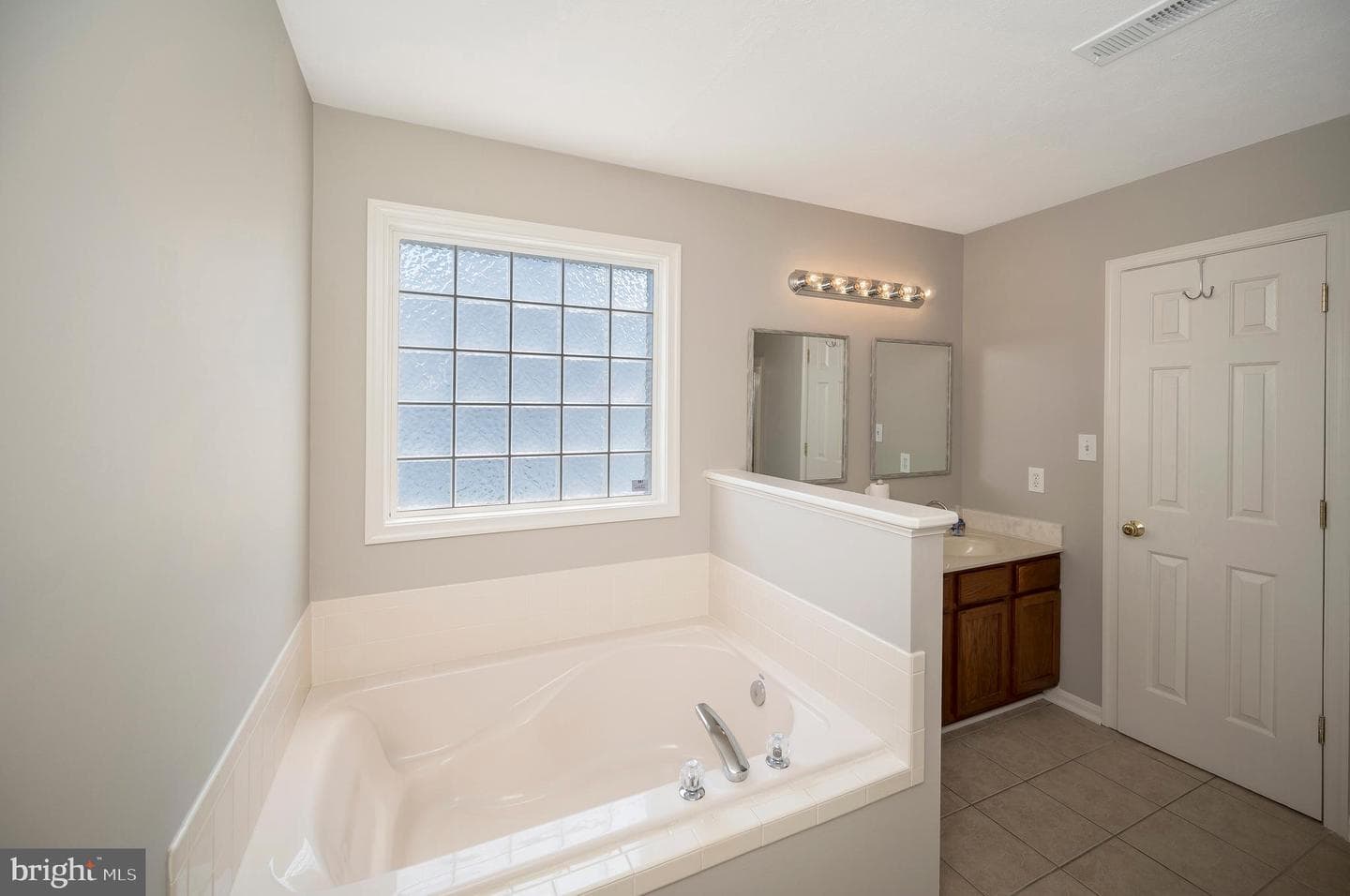 10202 Napoleon Street photo 29