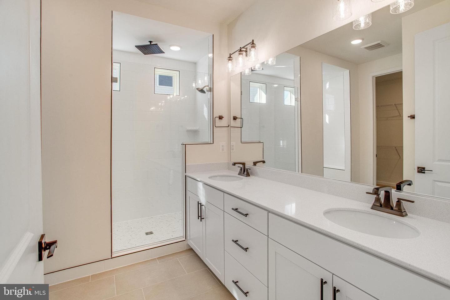 8515 Fleetwood Drive photo 29