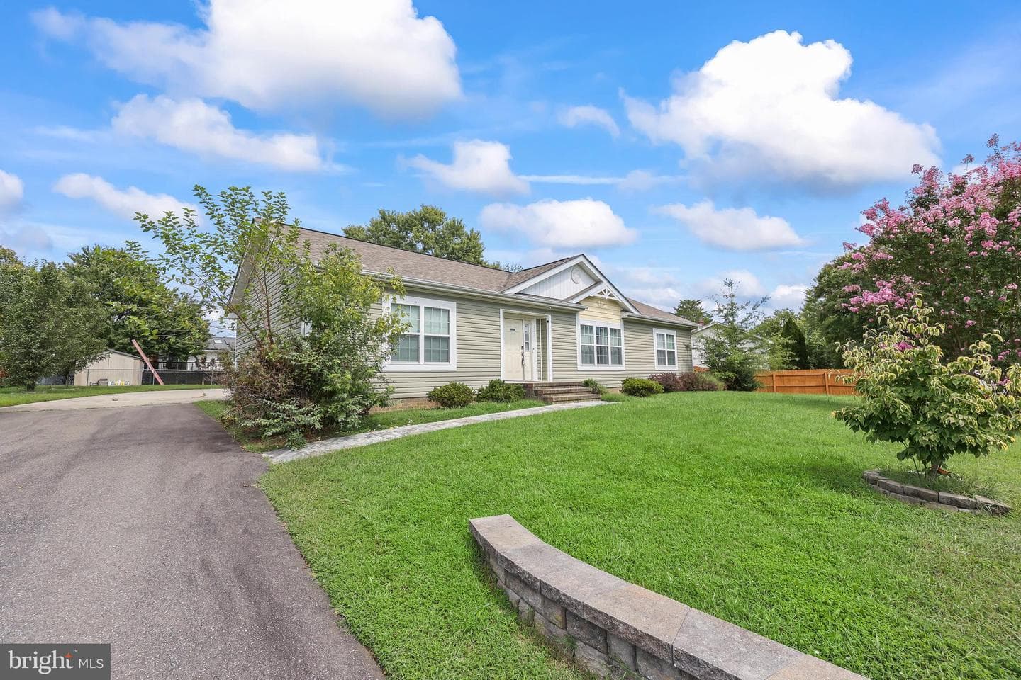 1211 Dewberry Drive photo 2