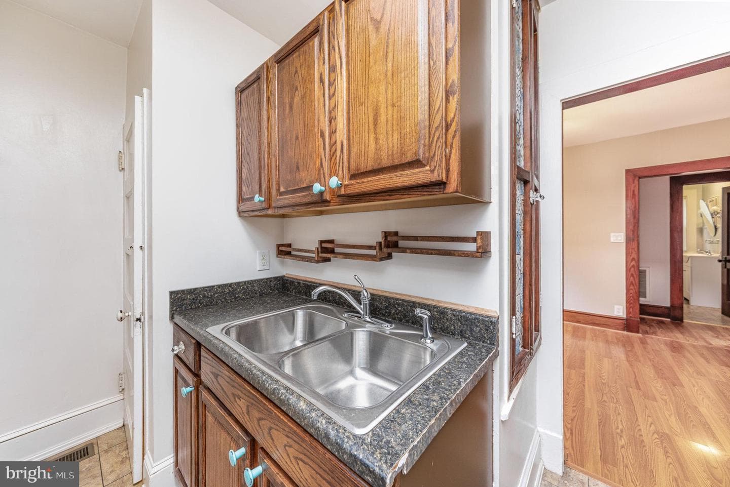 206 Mansfield Street photo 11
