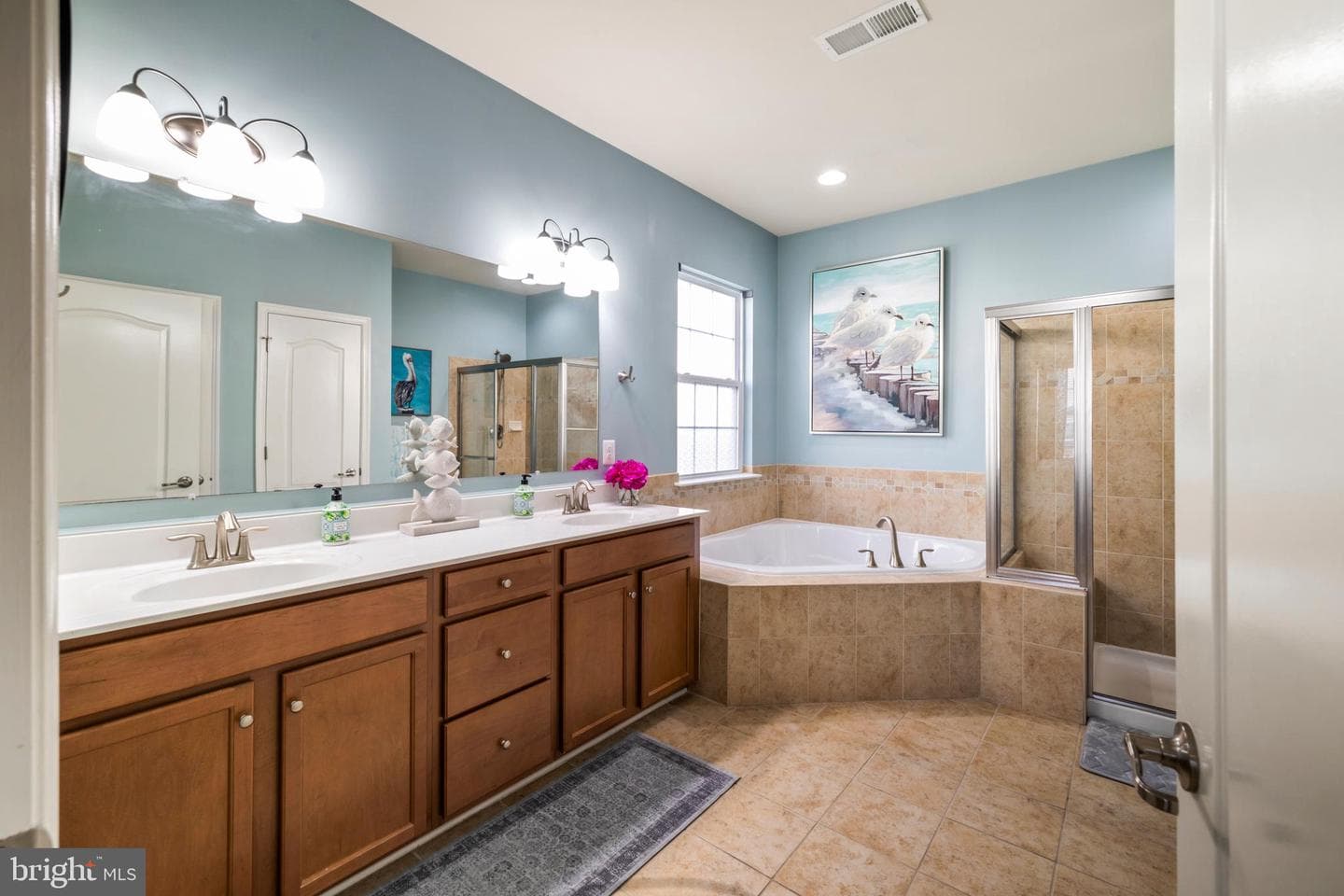 9723 Balls Bluff Drive photo 32