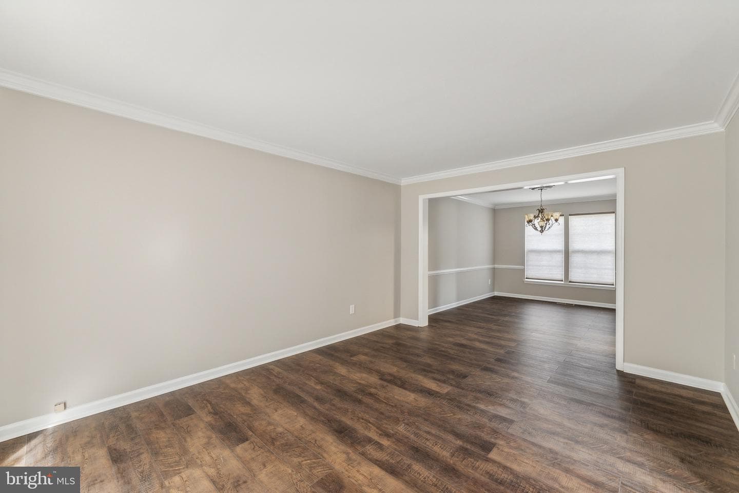 6913 S Dewey Court photo 3