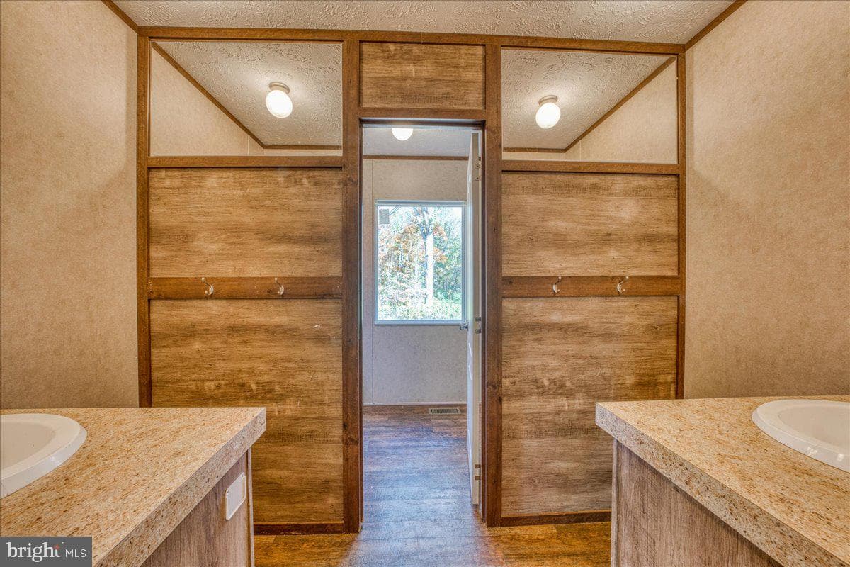 6823 Williams Lane photo 22