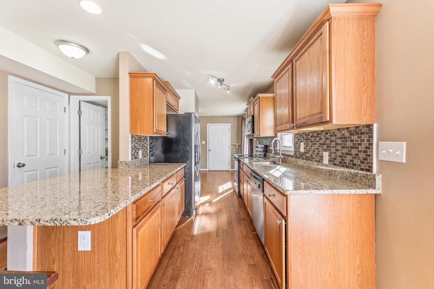 315 Albany Street photo 16