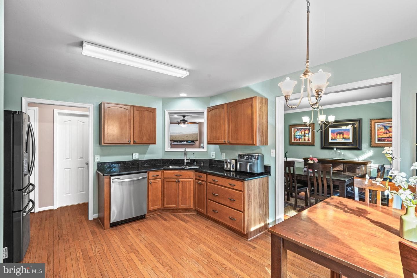 6822 Buck Lane photo 7