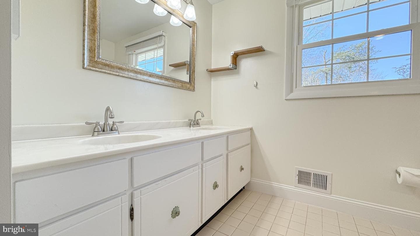 5 Pond Circle photo 18