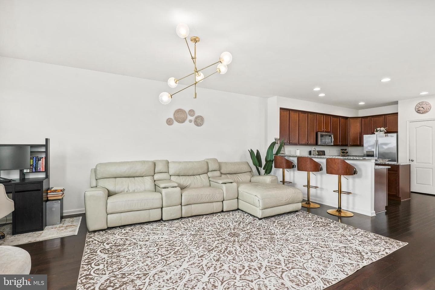 4811 Hicks Drive photo 3