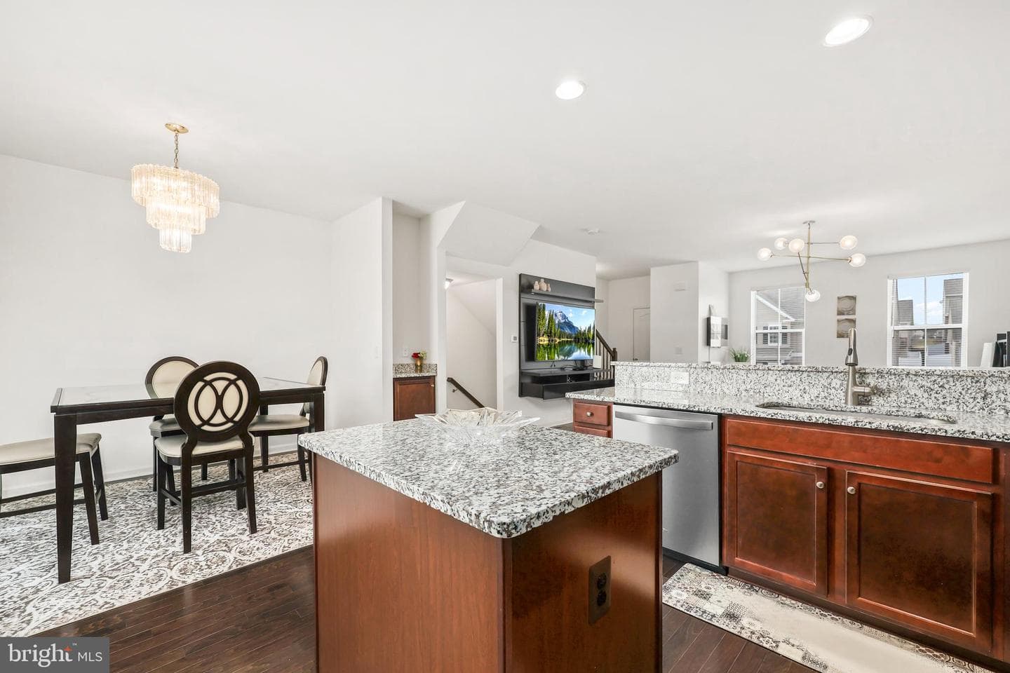 4811 Hicks Drive photo 8