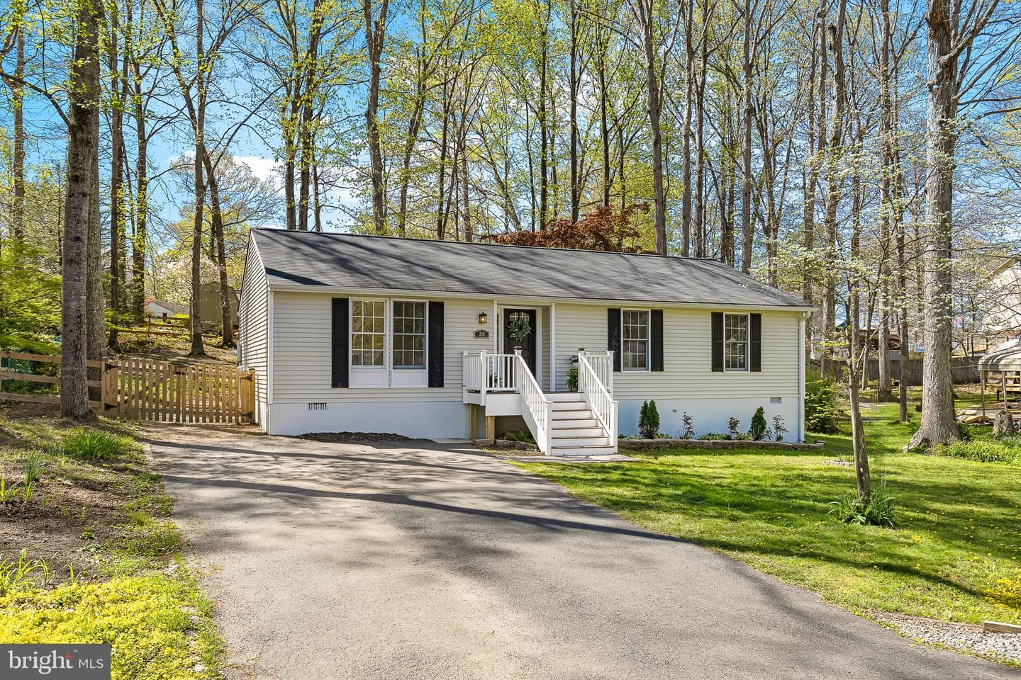 216 Hampton Drive photo 3
