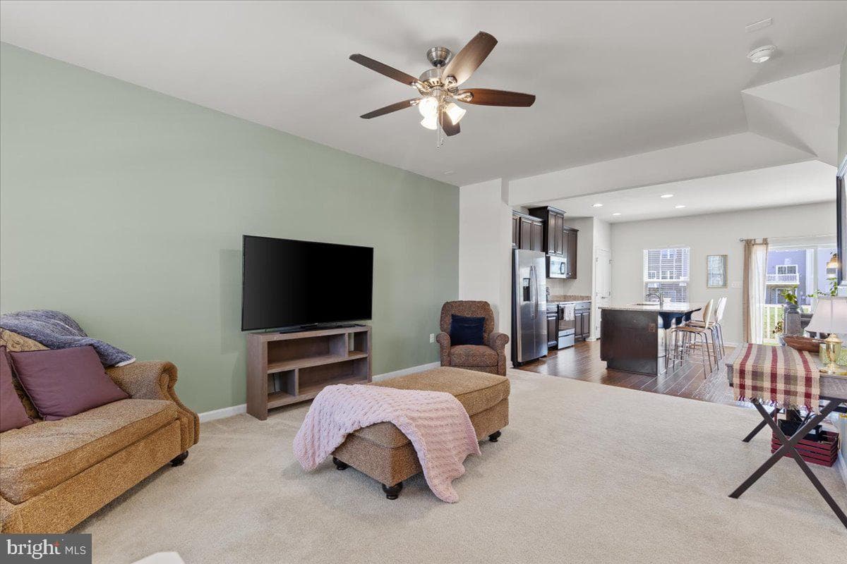8605 Rosecrans Lane photo 4