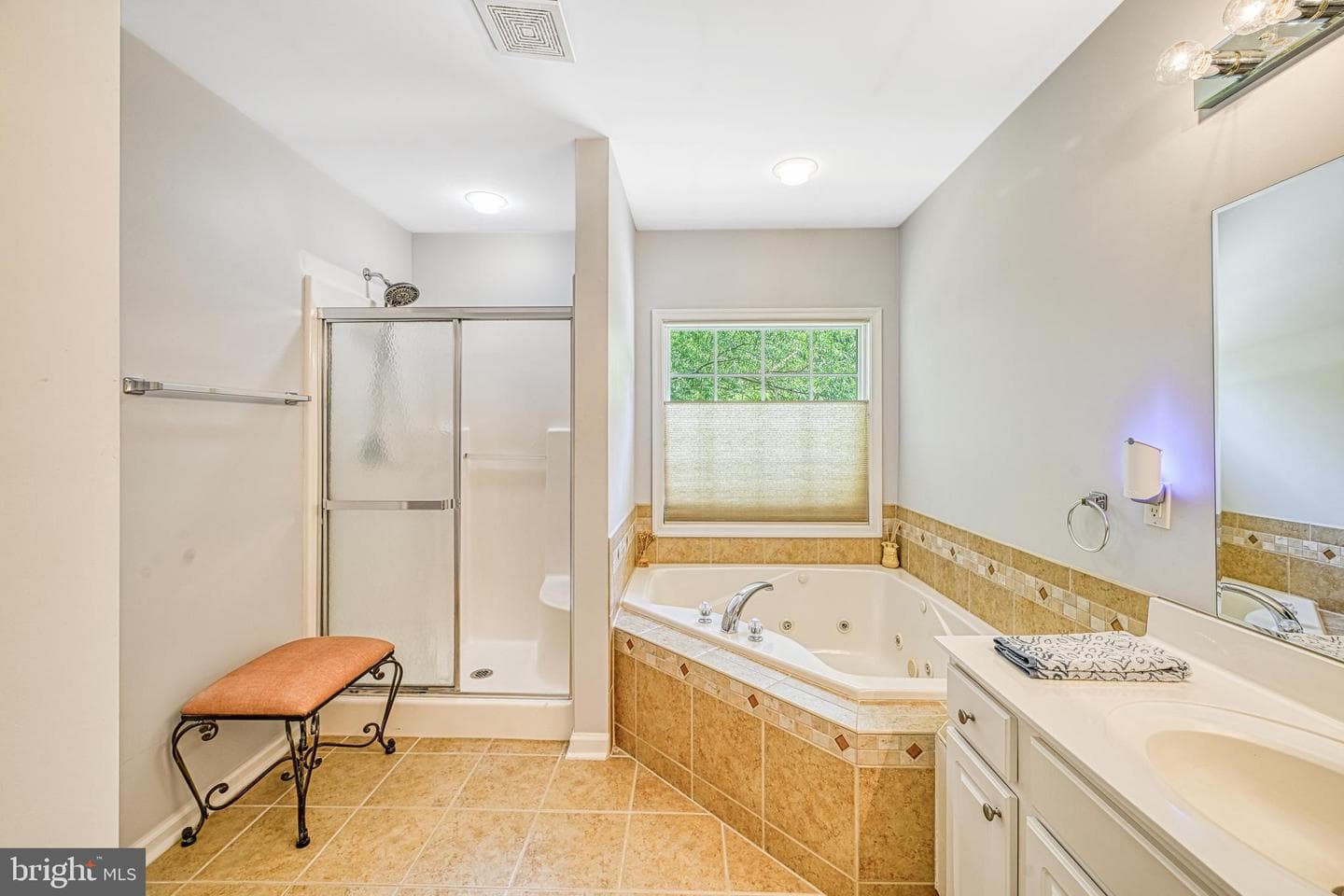 2406 Valentine Drive photo 32