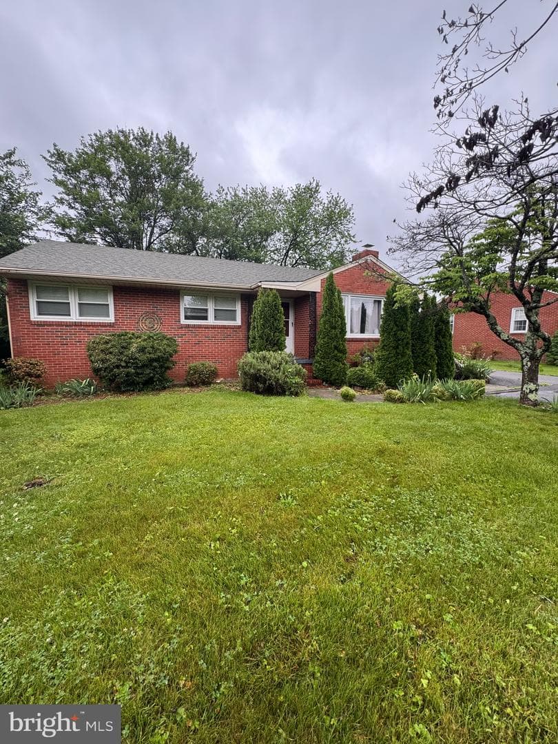 121 Laurel Avenue photo 1