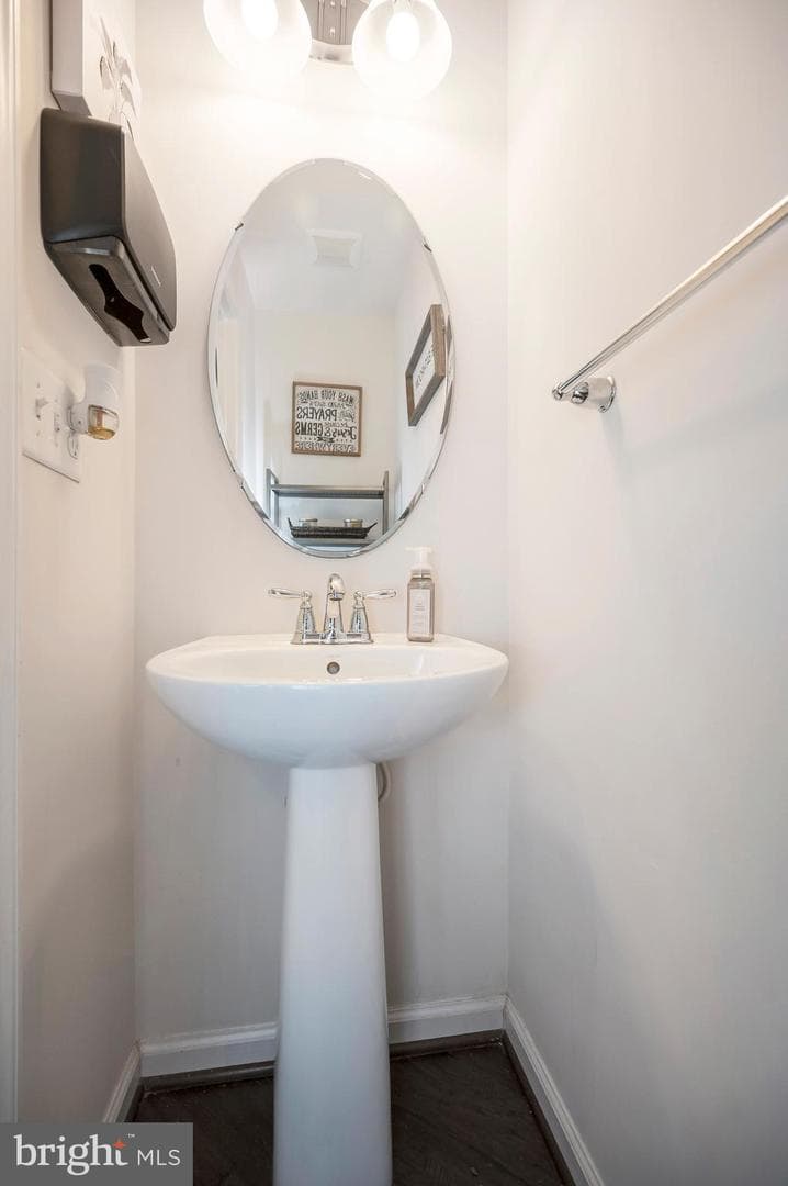 10512 Napoleon Street photo 14