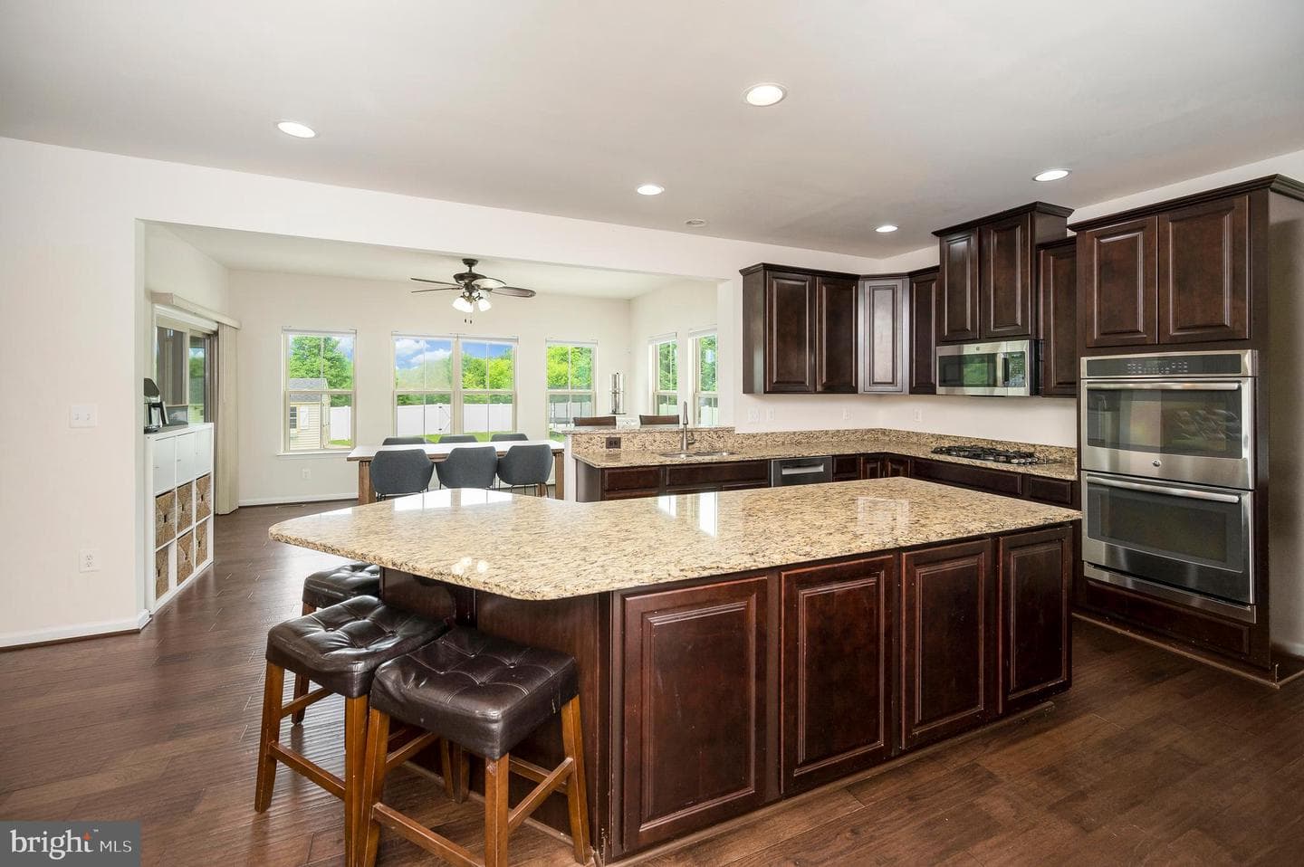 10512 Napoleon Street photo 19