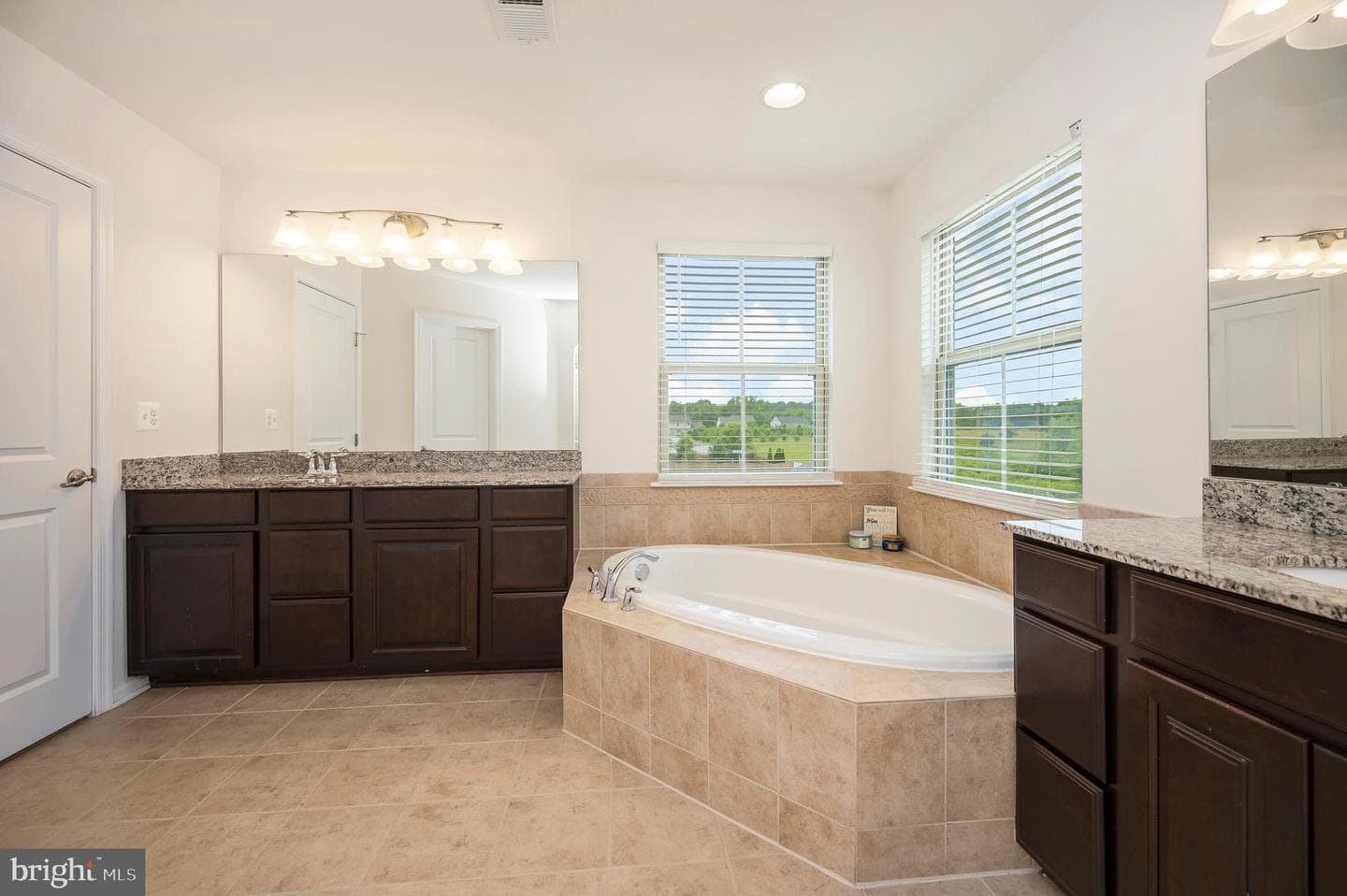 10512 Napoleon Street photo 38