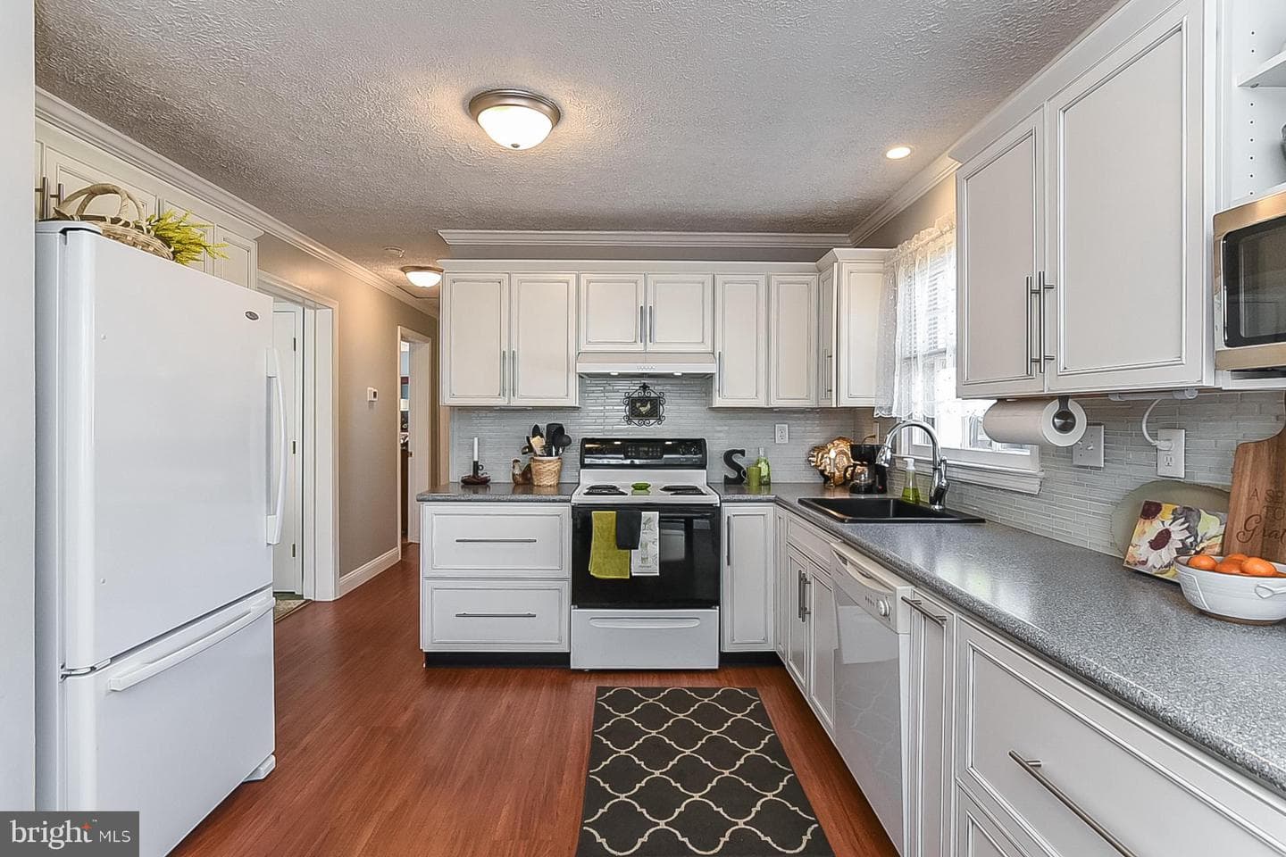5507 Carousel Street photo 9