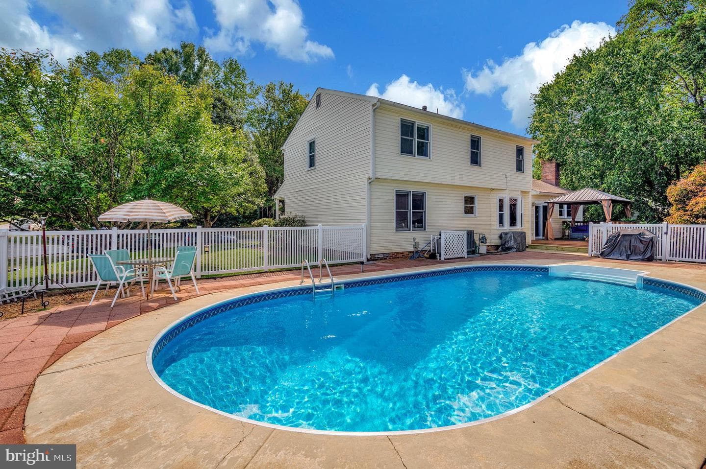 7500 Harvest Lane photo 2